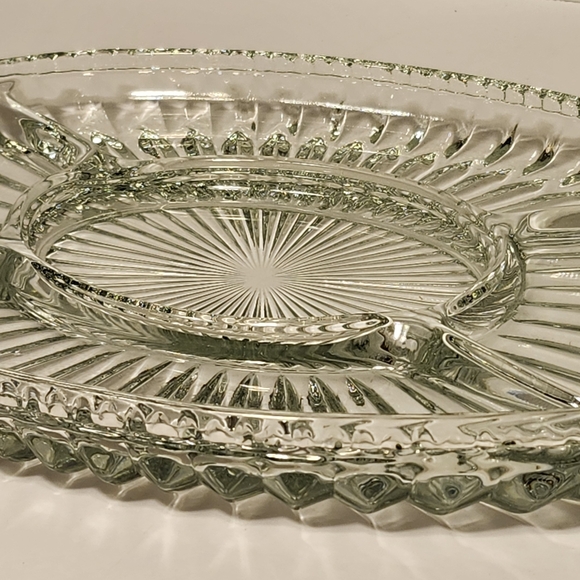 Vintage Clear Pressed Glass MCM Oval 13x9 5-part Divided Dish Starburst Pattern - Picture 6 of 6